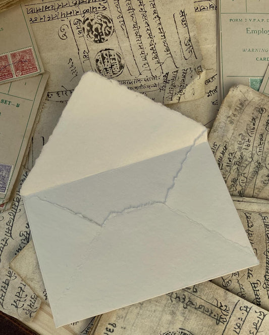 Wanderings Handmade Cream/Ivory Deckle Edge Envelope - Medium Size 5.25" x 7.25" Package of 25 - for Save the Dates, Wedding Invitations, Calligraphy, Letterpress - 150 GSM